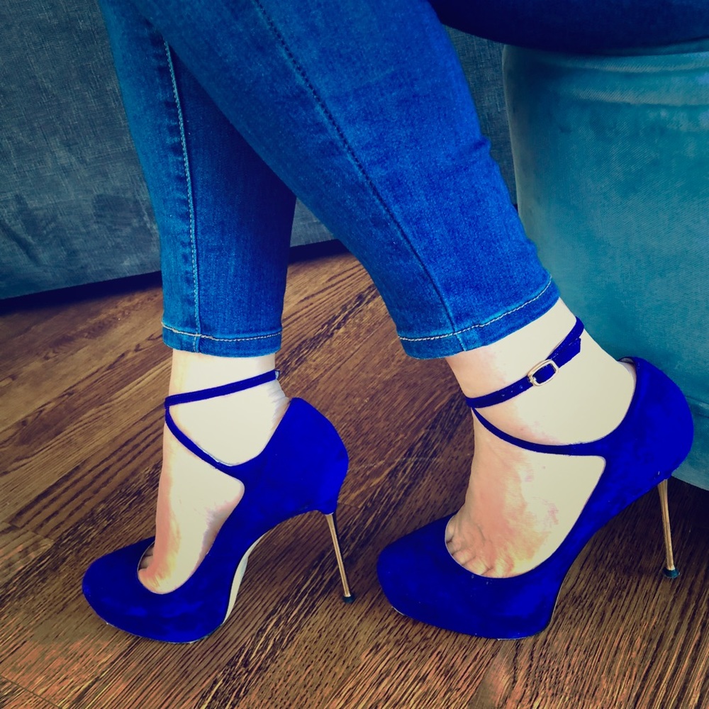 Brian Atwood platform pump sz 36